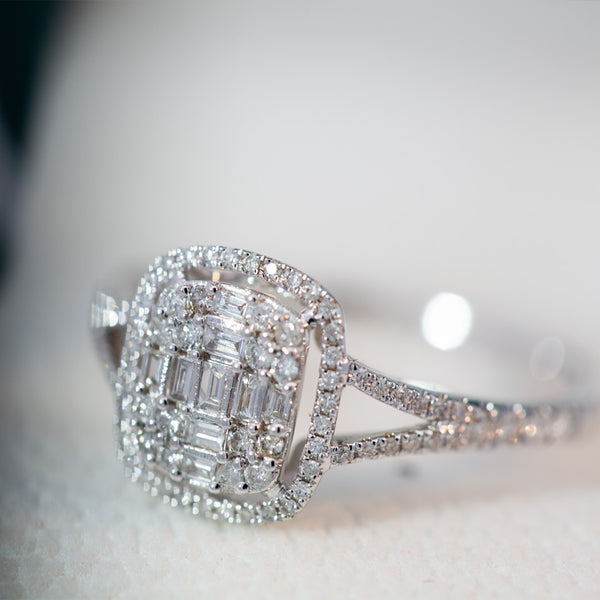 0.68ct Natural Baguette and Round Diamonds 18k Gold Engagement Ring - 10US01